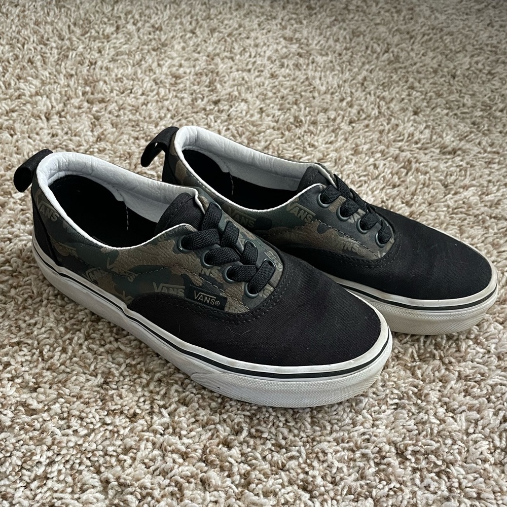Kids Camo Vans size 1.5